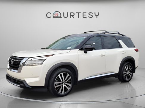 Used 2024 Nissan Pathfinder Platinum w/ Cargo Package image 1