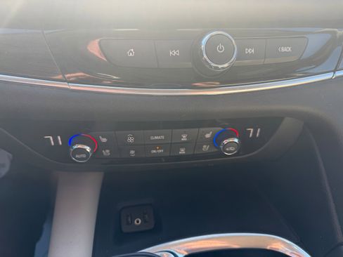 Used 2019 Buick Enclave Premium image 19