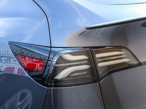 Used 2022 Tesla Model Y Performance image 13