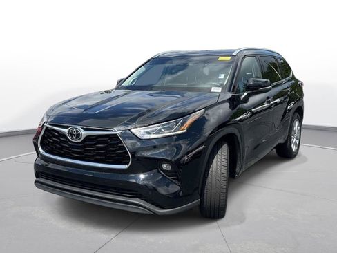 Used 2022 Toyota Highlander Limited FWD image 2
