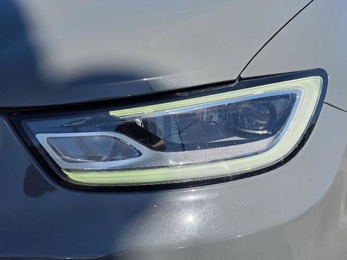Used 2021 Chrysler Pacifica Touring-L FWD image 48