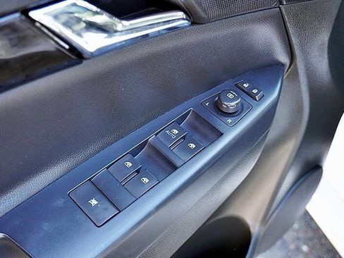 Used 2013 Chevrolet Captiva Sport LTZ image 25