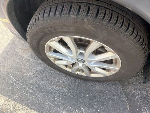 Used 2018 Nissan Rogue SV w/ Premium Package AWD/4WD image 11