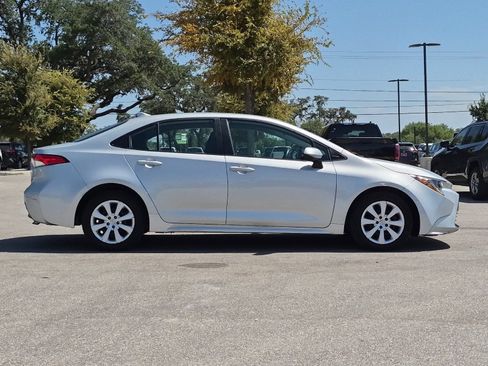 Certified 2025 Toyota Corolla LE FWD image 6