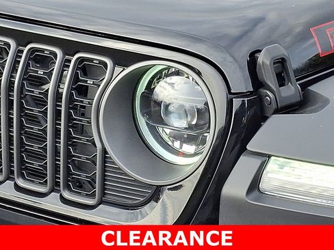 Used 2025 Jeep Wrangler Rubicon image 9