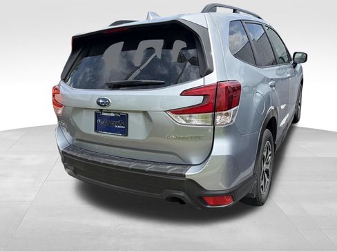Used 2019 Subaru Forester Premium AWD/4WD image 3