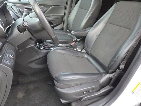 Used 2022 Buick Encore Preferred image 27