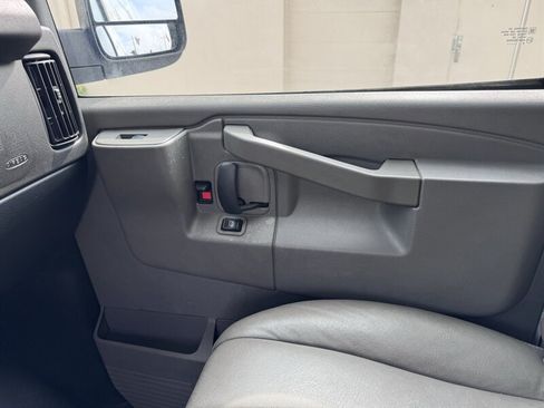 Used 2020 Chevrolet Express 3500 Extended w/ Driver Convenience Package RWD image 11