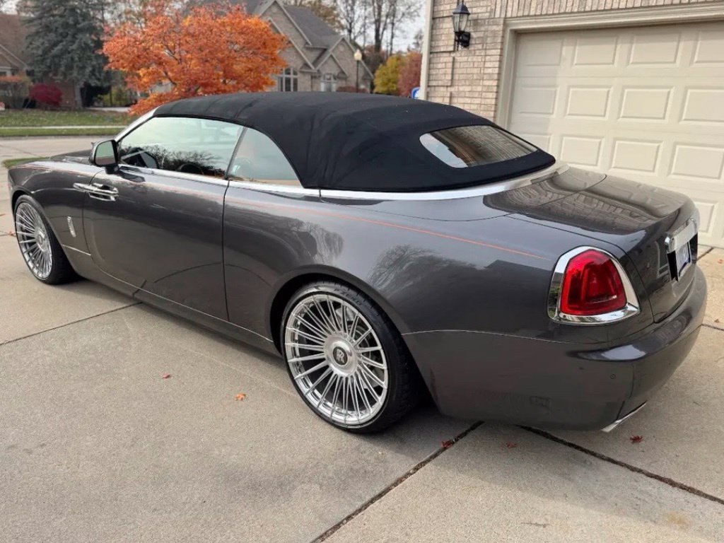 Used 2016 Rolls-Royce Dawn RWD image 18