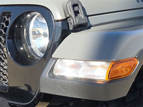 Used 2022 Jeep Gladiator Willys image 4