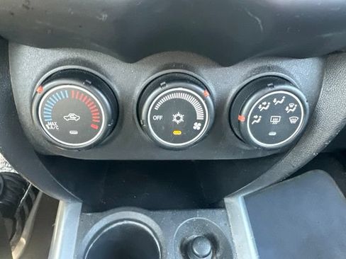 Used 2014 Mitsubishi Outlander Sport ES AWD/4WD image 17