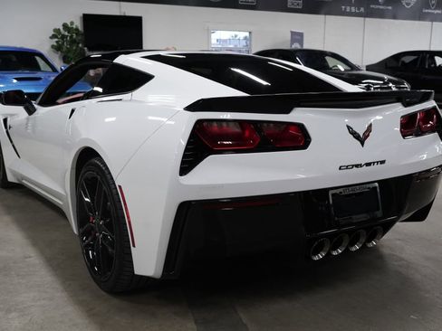 Used 2017 Chevrolet Corvette Stingray Coupe RWD image 3