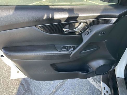 Used 2017 Nissan Rogue SL w/ SL Premium Package FWD image 25