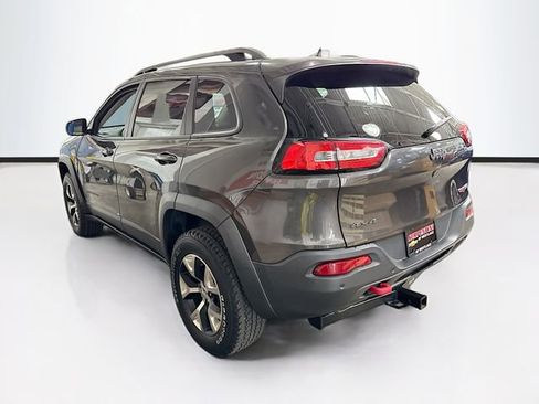 Used 2017 Jeep Cherokee Trailhawk w/ Cold Weather Group AWD/4WD image 8