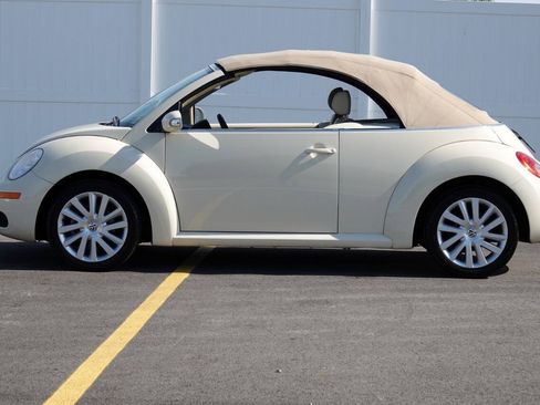 Used 2008 Volkswagen Beetle SE FWD image 16