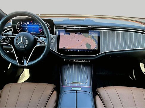 Used 2025 Mercedes-Benz E 350 4MATIC Sedan image 16
