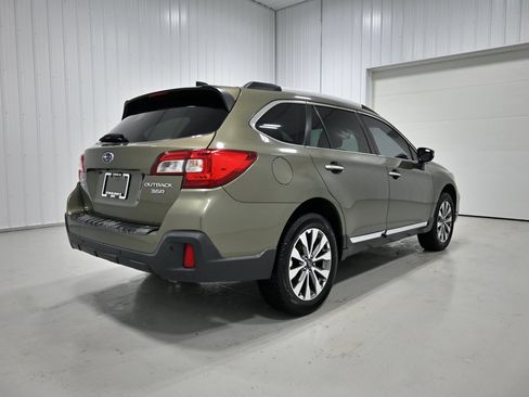 Used 2018 Subaru Outback 3.6R Touring w/ Popular Package #3 AWD/4WD image 36