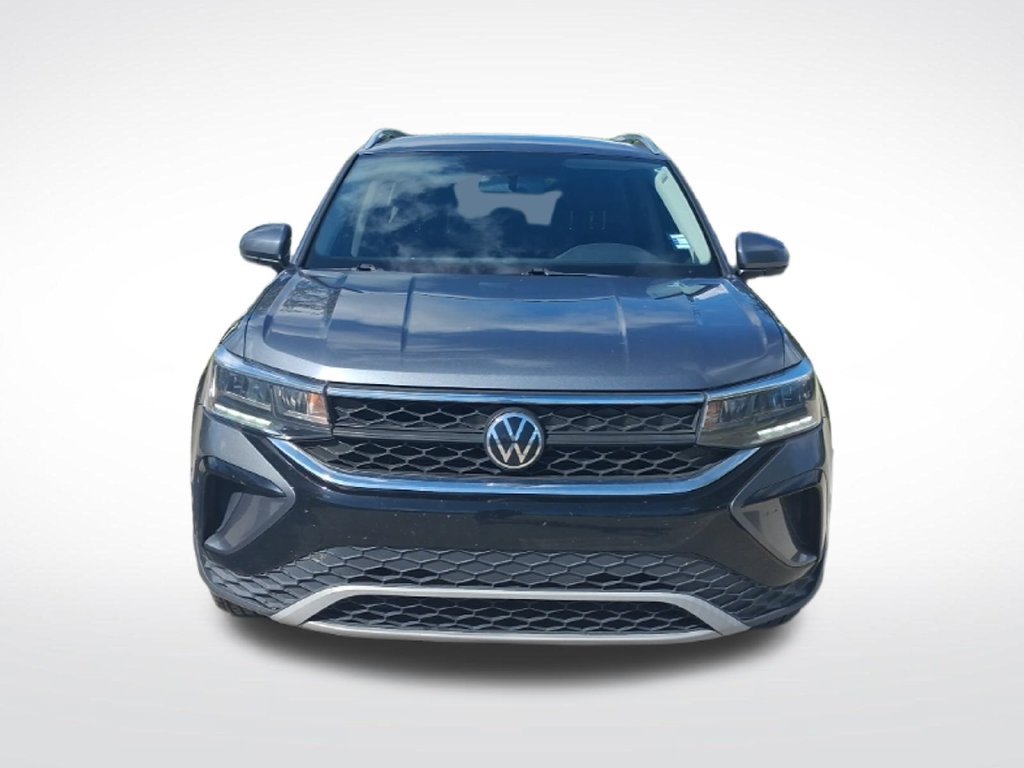 Certified 2022 Volkswagen Taos SE FWD image 3
