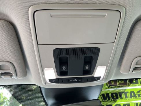 Used 2025 Honda Pilot Elite image 29