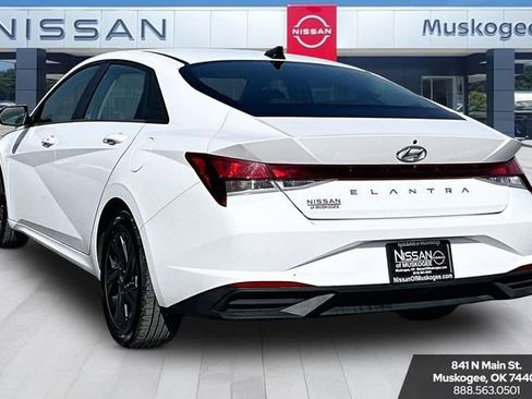 Used 2023 Hyundai Elantra SEL image 4