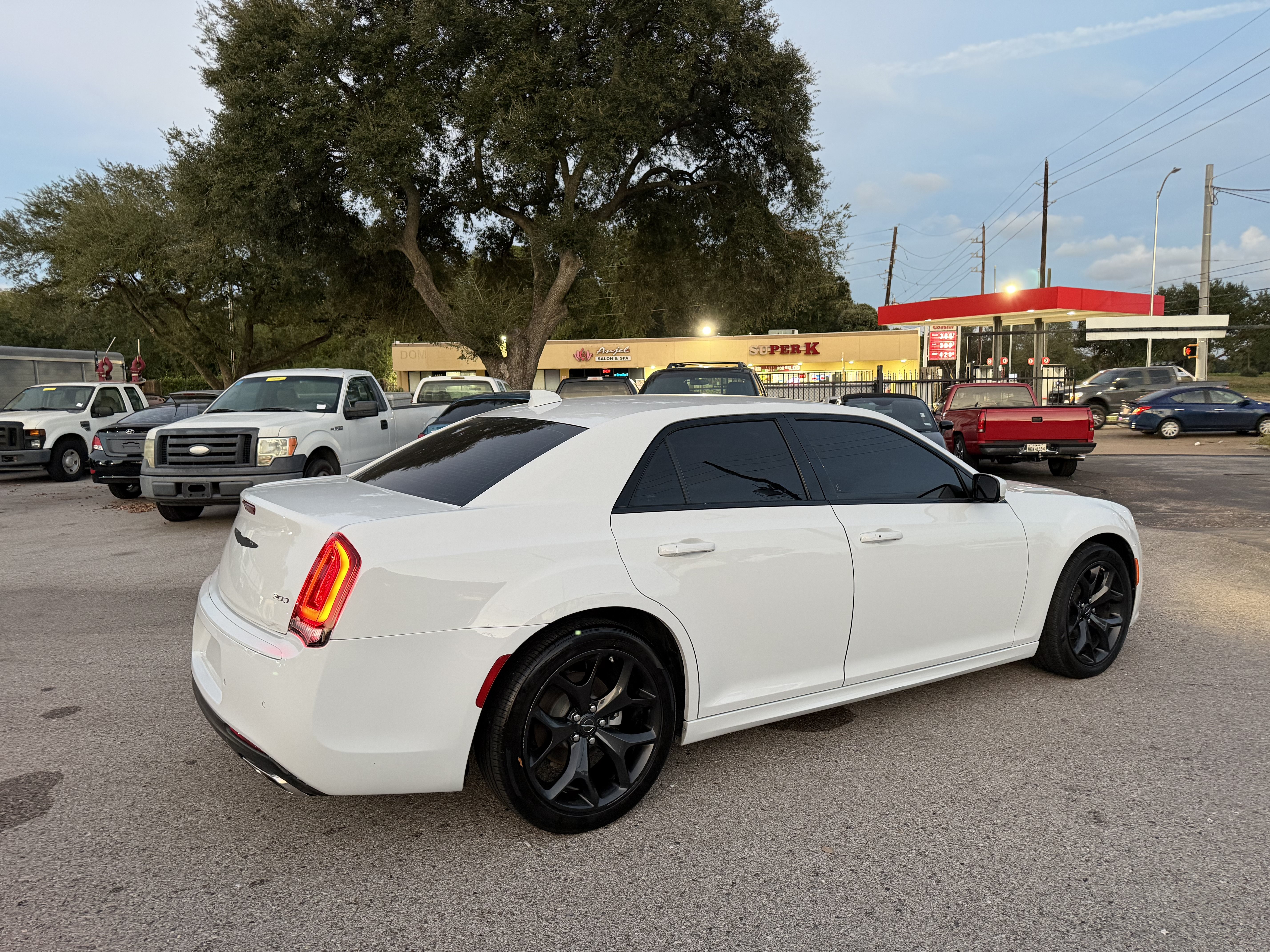 Used 2022 Chrysler 300 Touring L w/ Comfort Group RWD image 6