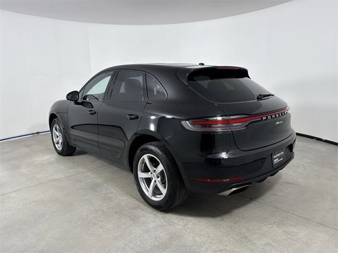 Certified 2021 Porsche Macan image 3