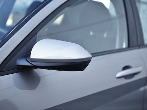 Used 2023 Hyundai Elantra SE image 10