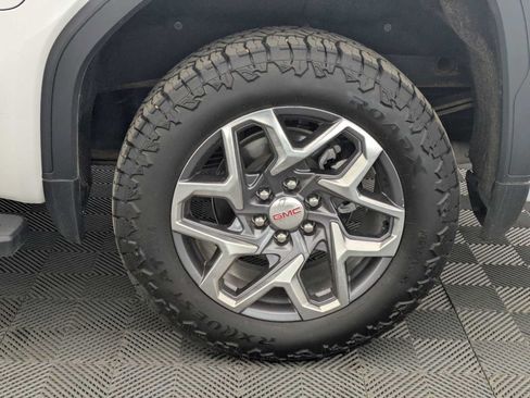 Used 2025 GMC Sierra 1500 SLT w/ SLT Convenience Package AWD/4WD image 16