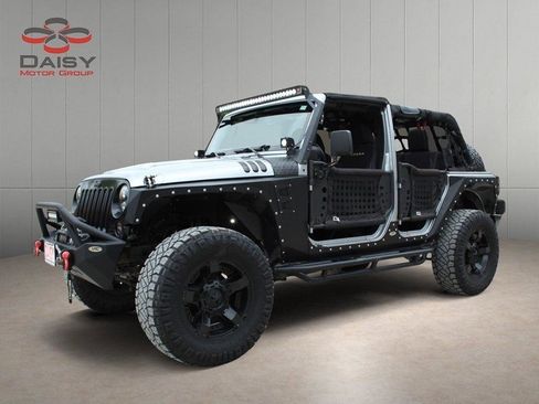 Used 2013 Jeep Wrangler Unlimited Sahara w/ Connectivity Group AWD/4WD image 12