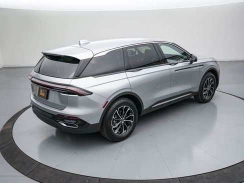 Used 2025 Lincoln Nautilus Premier AWD/4WD image 5