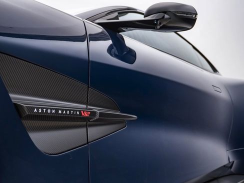 Used 2025 Aston Martin Vanquish image 6