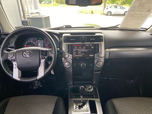 Used 2020 Toyota 4Runner SR5 AWD/4WD image 22