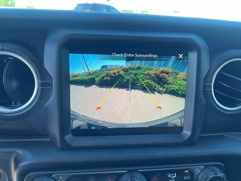 Used 2023 Jeep Wrangler Unlimited Sahara w/ Cold Weather Group image 21