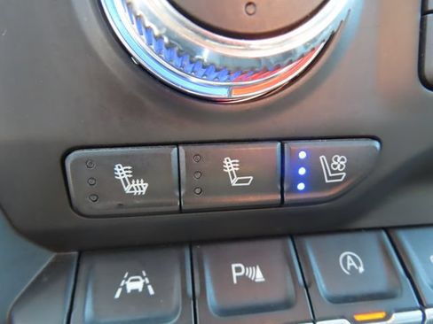 Used 2020 GMC Sierra 1500 SLT w/ SLT Premium Plus Package AWD/4WD image 38