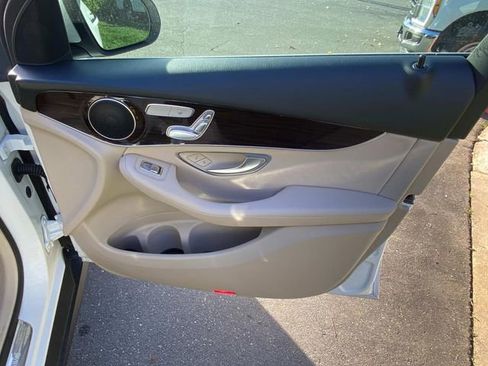 Used 2021 Mercedes-Benz GLC 300 GLC 300 image 35