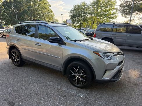 Used 2016 Toyota RAV4 SE w/ Advanced Technology Package AWD/4WD image 4
