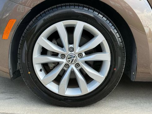 Used 2013 Volkswagen Beetle TDI FWD image 25