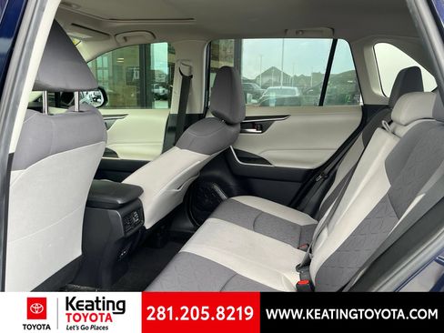 Used 2022 Toyota RAV4 XLE w/ Convenience Package AWD/4WD image 10