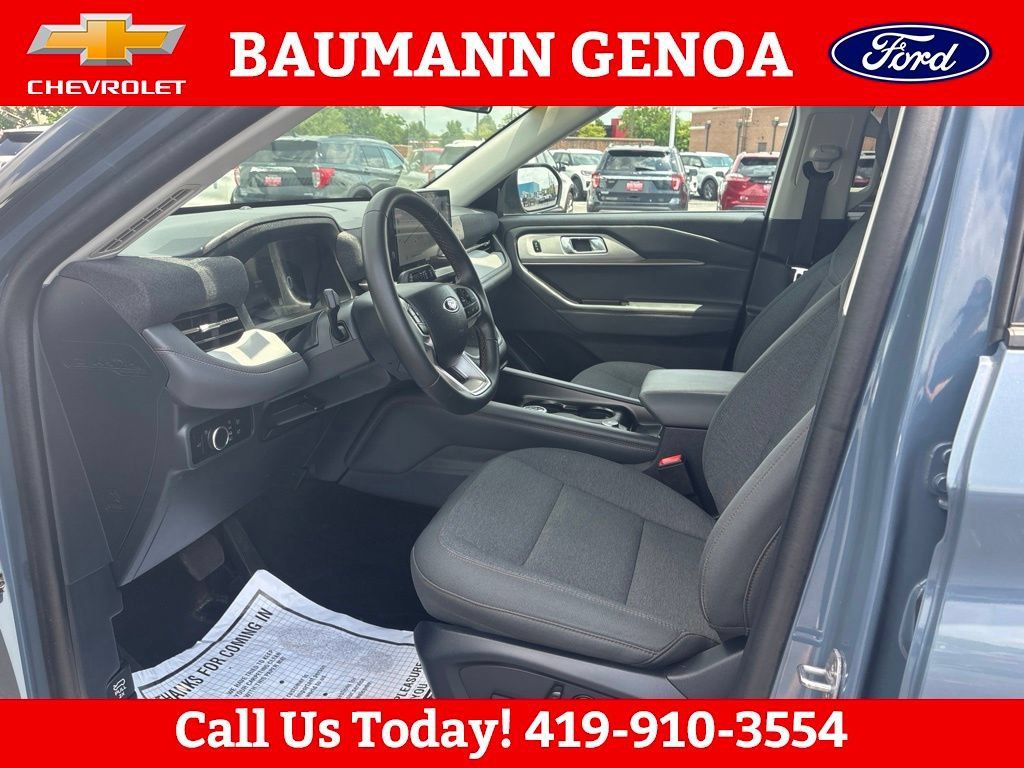 Used 2025 Ford Explorer Active AWD/4WD image 15