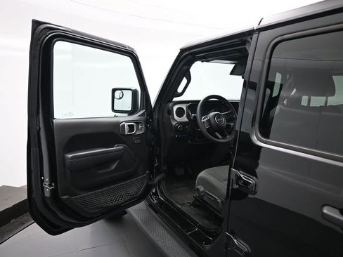 Used 2024 Jeep Wrangler Unlimited image 9