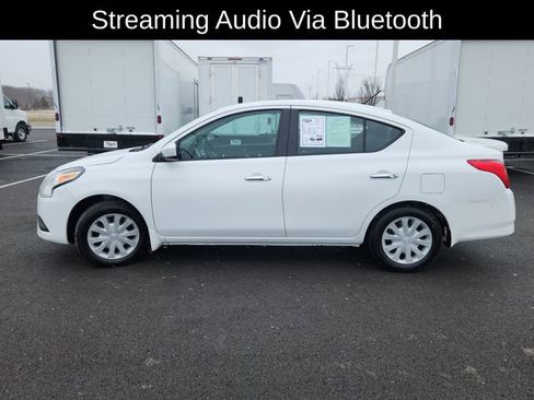 Used 2019 Nissan Versa SV image 4