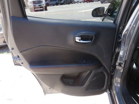 Used 2019 Jeep Compass Trailhawk w/ Cold Weather Group AWD/4WD image 31