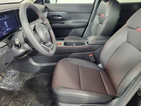 New 2025 Nissan Kicks SR image 11