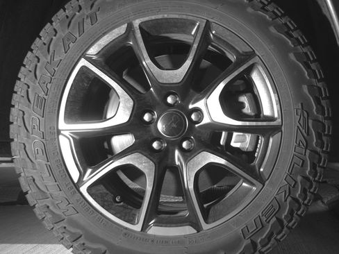 Used 2025 Jeep Compass Trailhawk AWD/4WD image 13