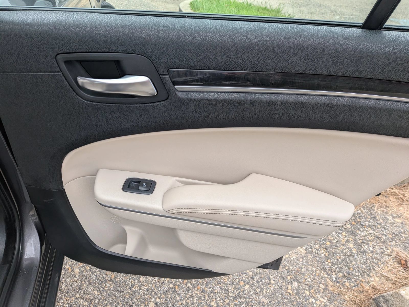 Used 2019 Chrysler 300 Limited RWD image 30