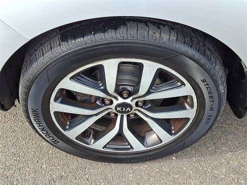 Used 2015 Kia Soul + image 9