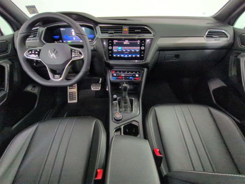 Certified 2022 Volkswagen Tiguan SE R-Line image 14