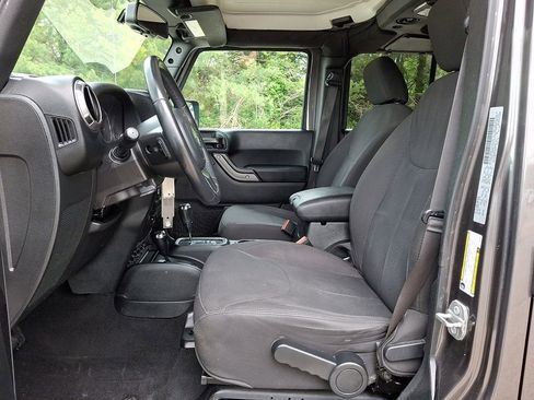 Used 2018 Jeep Wrangler Unlimited Sport AWD/4WD image 13