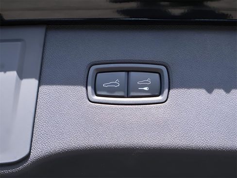 New 2025 Porsche Cayenne image 18