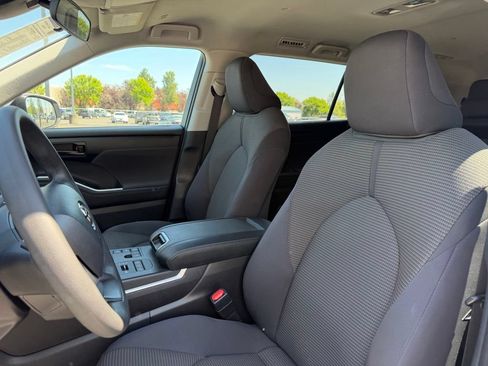 Used 2023 Toyota Highlander L AWD/4WD image 15